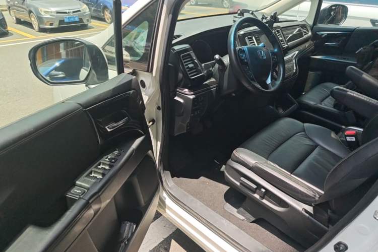 Used Honda Elysion 2019 2.0L Hybrid Luxury Edition Driver Seat