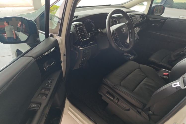 Used Honda Elysion 2019 2.0L Hybrid Luxury Edition Driver Seat
