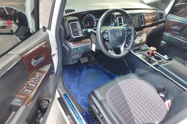 Used Honda Elysion 2019 2.0L Hybrid Supreme Edition Driver Seat