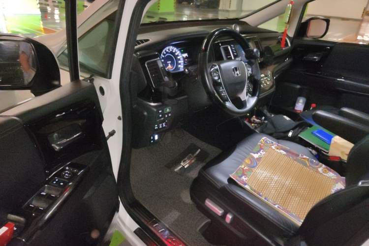 Used Honda Elysion 2019 2.0L Hybrid Luxury Edition Driver Seat