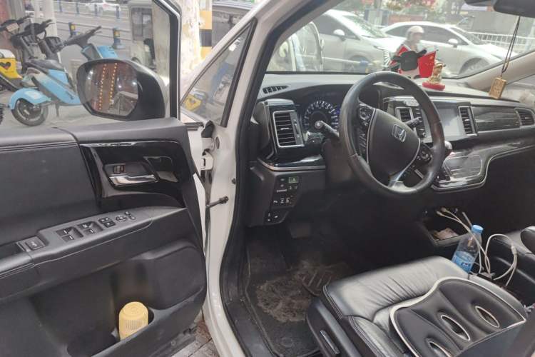 Used Honda Elysion 2019 2.0L Hybrid Luxury Edition Driver Seat