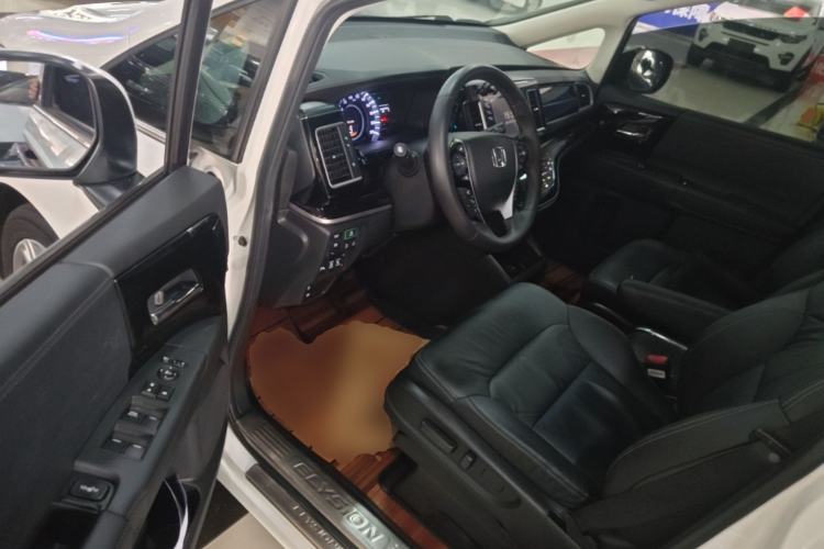Used Honda Elysion 2019 2.0L Hybrid Luxury Edition Driver Seat