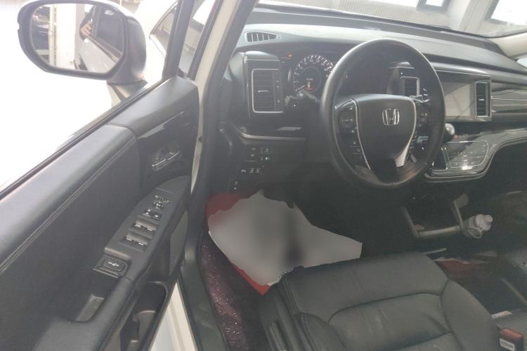 Used Honda Elysion 2019 2.0L Hybrid Luxury Edition Driver Seat