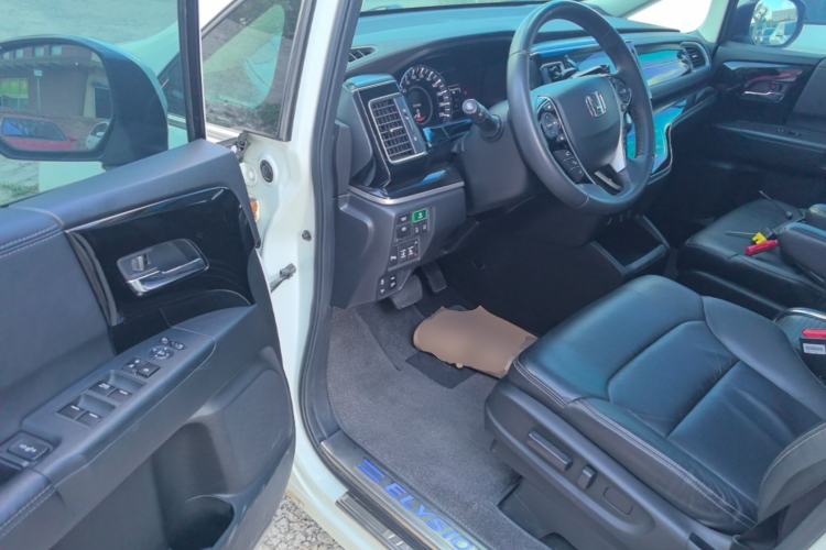 Used Honda Elysion 2019 2.0L Hybrid Luxury Edition Driver Seat
