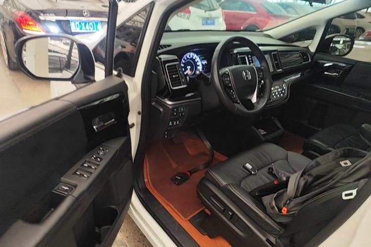 Used Honda Elysion 2019 2.0L Hybrid Luxury Edition Driver Seat