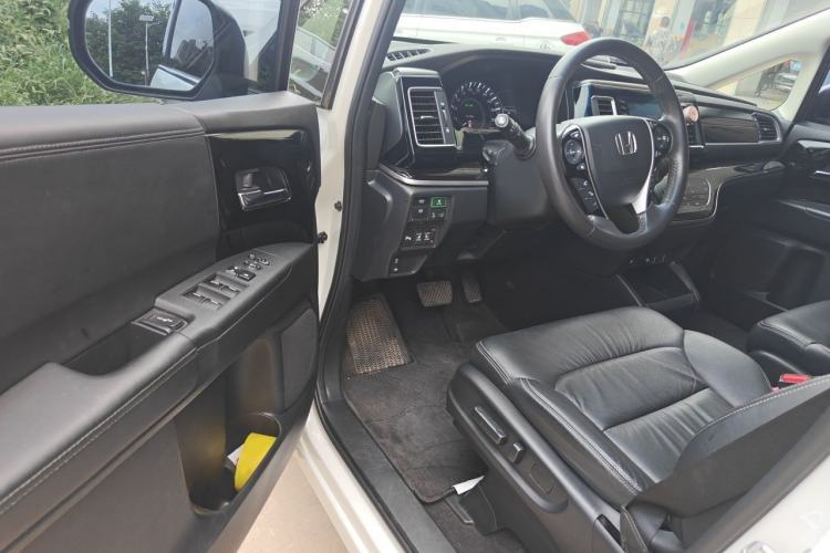 Used Honda Elysion 2019 2.0L Hybrid Luxury Edition Driver Seat
