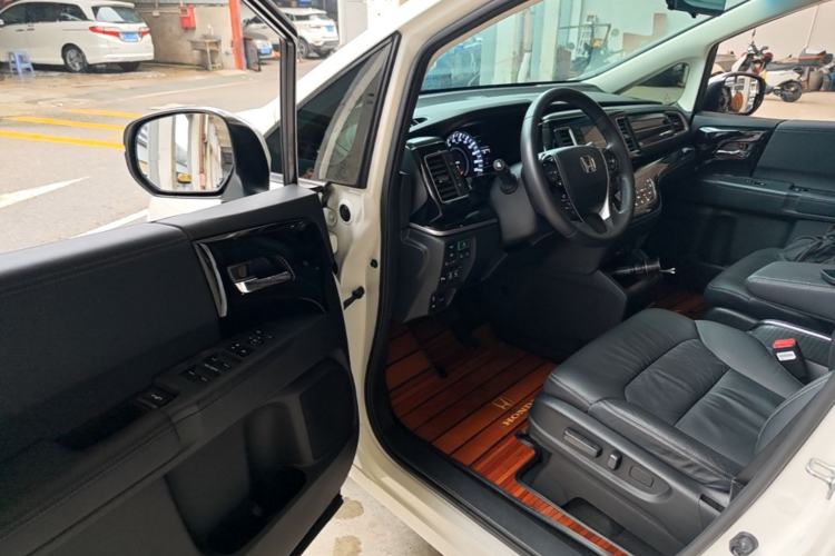 Used Honda Elysion 2019 2.0L Hybrid Supreme Edition Driver Seat