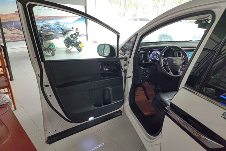 Used Honda Elysion 2019 2.0L Hybrid Supreme Edition Driver Seat