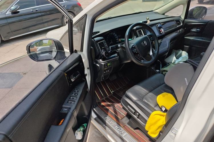 Used Honda Elysion 2019 2.0L Hybrid Luxury Edition Driver Seat