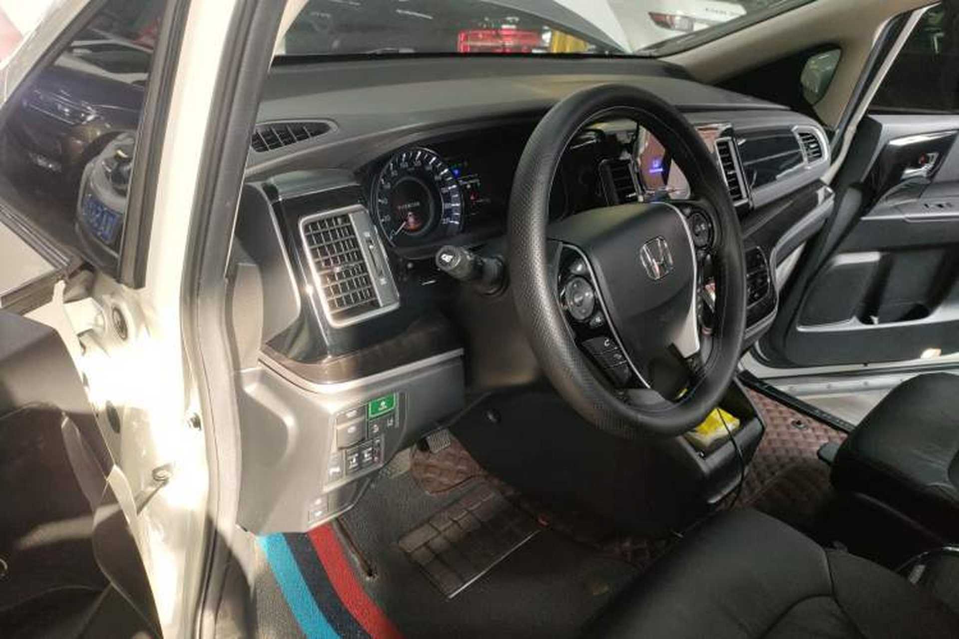 Used Honda Elysion 2019 2.0L Hybrid Luxury Edition Driver Seat