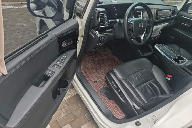 Used Honda Elysion 2019 2.0L Hybrid Luxury Edition Driver Seat