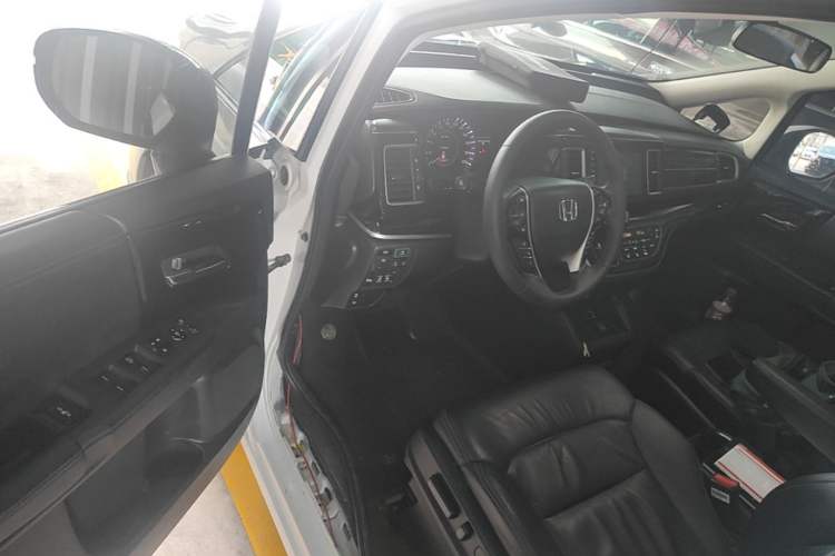 Used Honda Elysion 2019 2.0L Hybrid Luxury Edition Driver Seat
