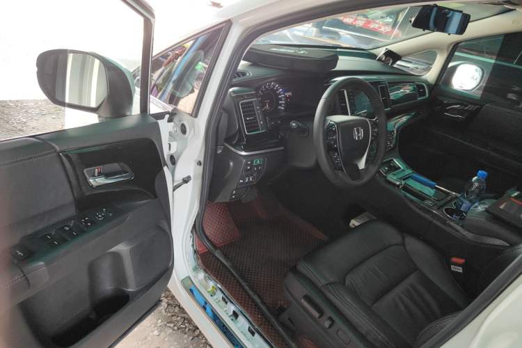 Used Honda Elysion 2019 2.0L Hybrid Luxury Edition Driver Seat