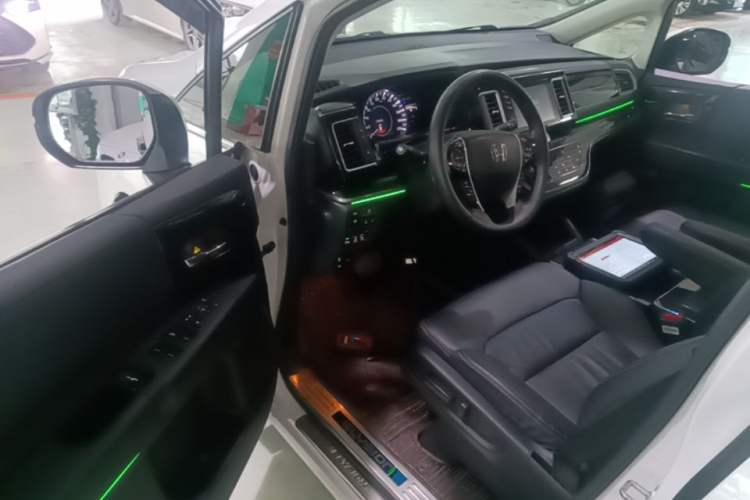 Used Honda Elysion 2019 2.0L Hybrid Luxury Edition Driver Seat