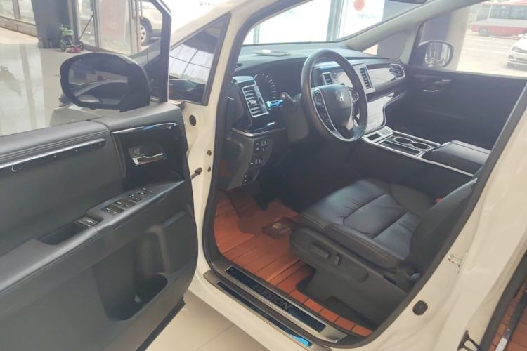 Used Honda Elysion 2019 2.0L Hybrid Luxury Edition Driver Seat
