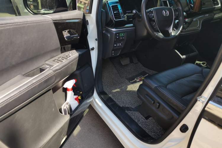 Used Honda Elysion 2019 2.0L Hybrid Luxury Edition Driver Seat