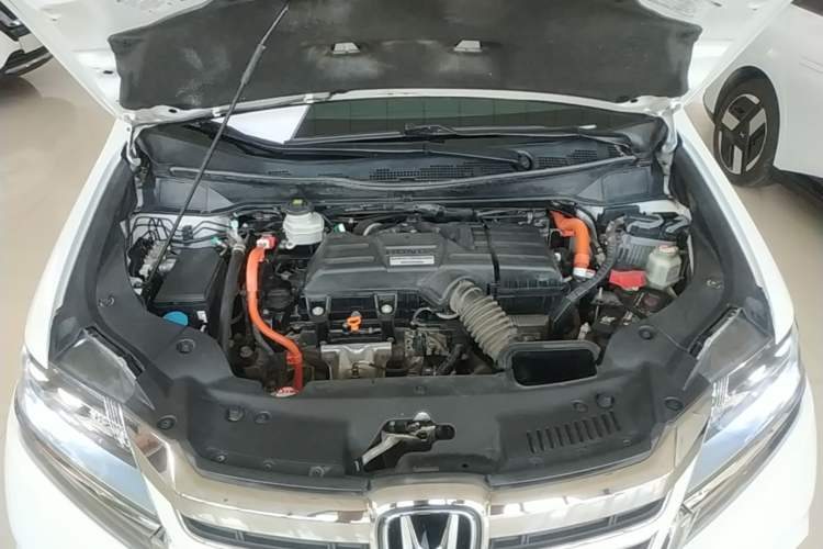 Used Honda Elysion 2019 2.0L Hybrid Supreme Edition Engine Bay