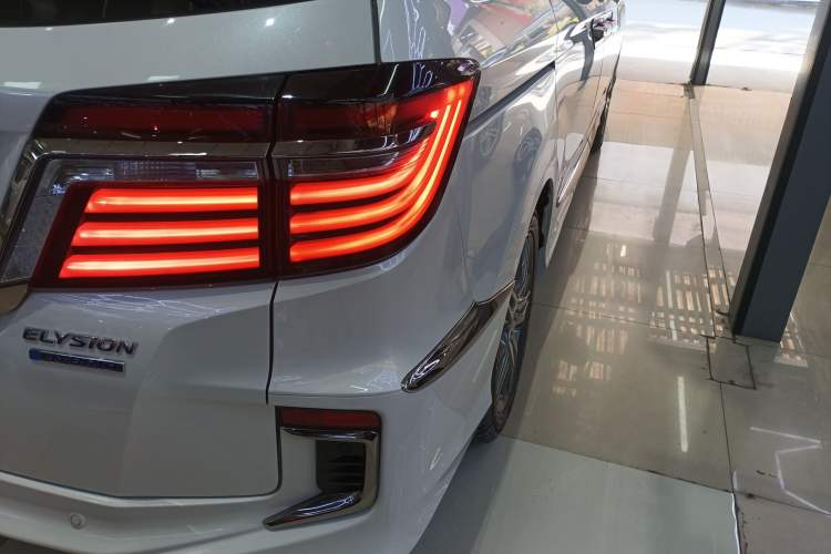 Used Honda Elysion 2019 2.0L Hybrid Luxury Edition Exterior 1
