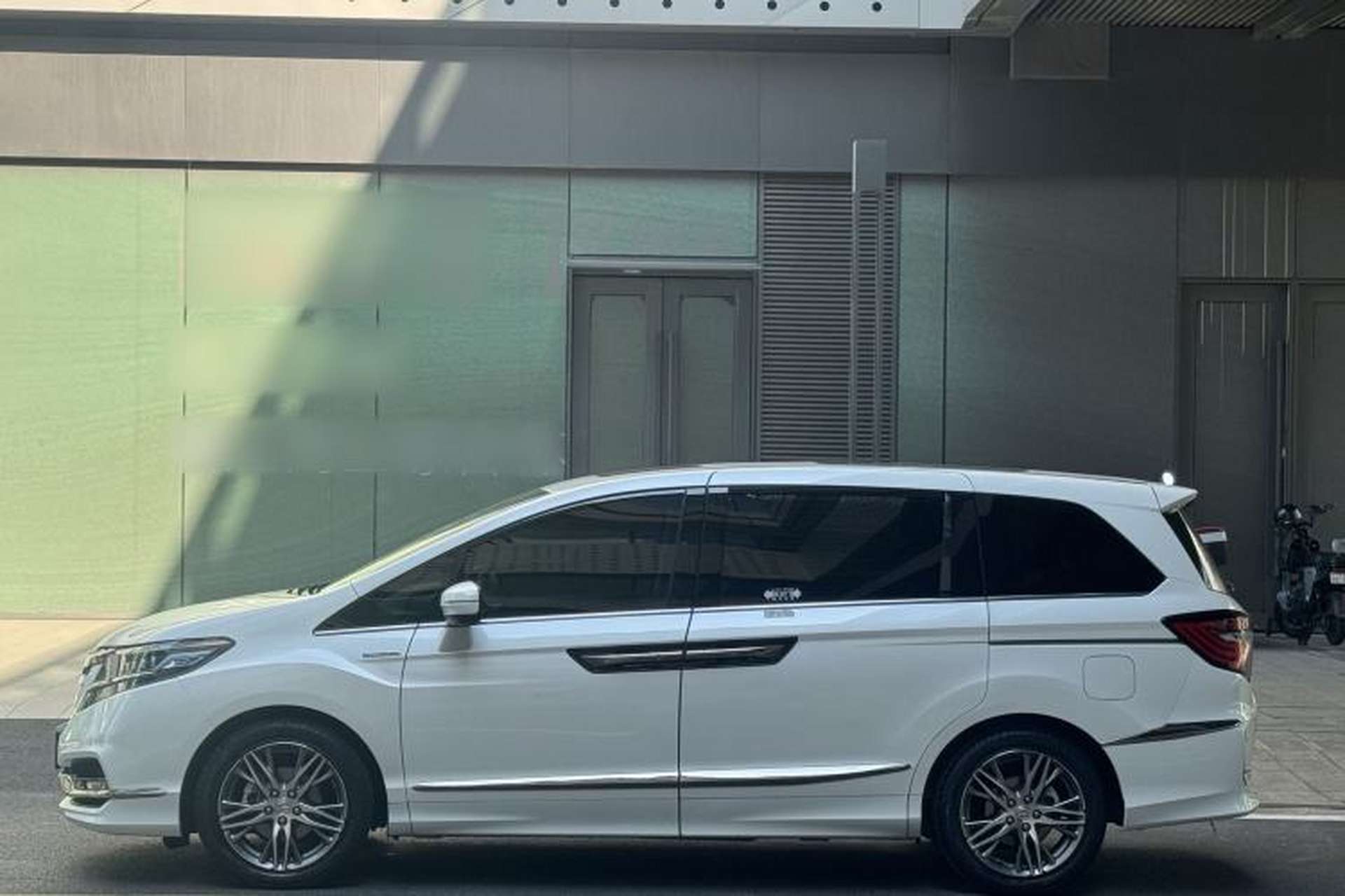 Used Honda Elysion 2019 2.0L Hybrid Luxury Edition Exterior 10