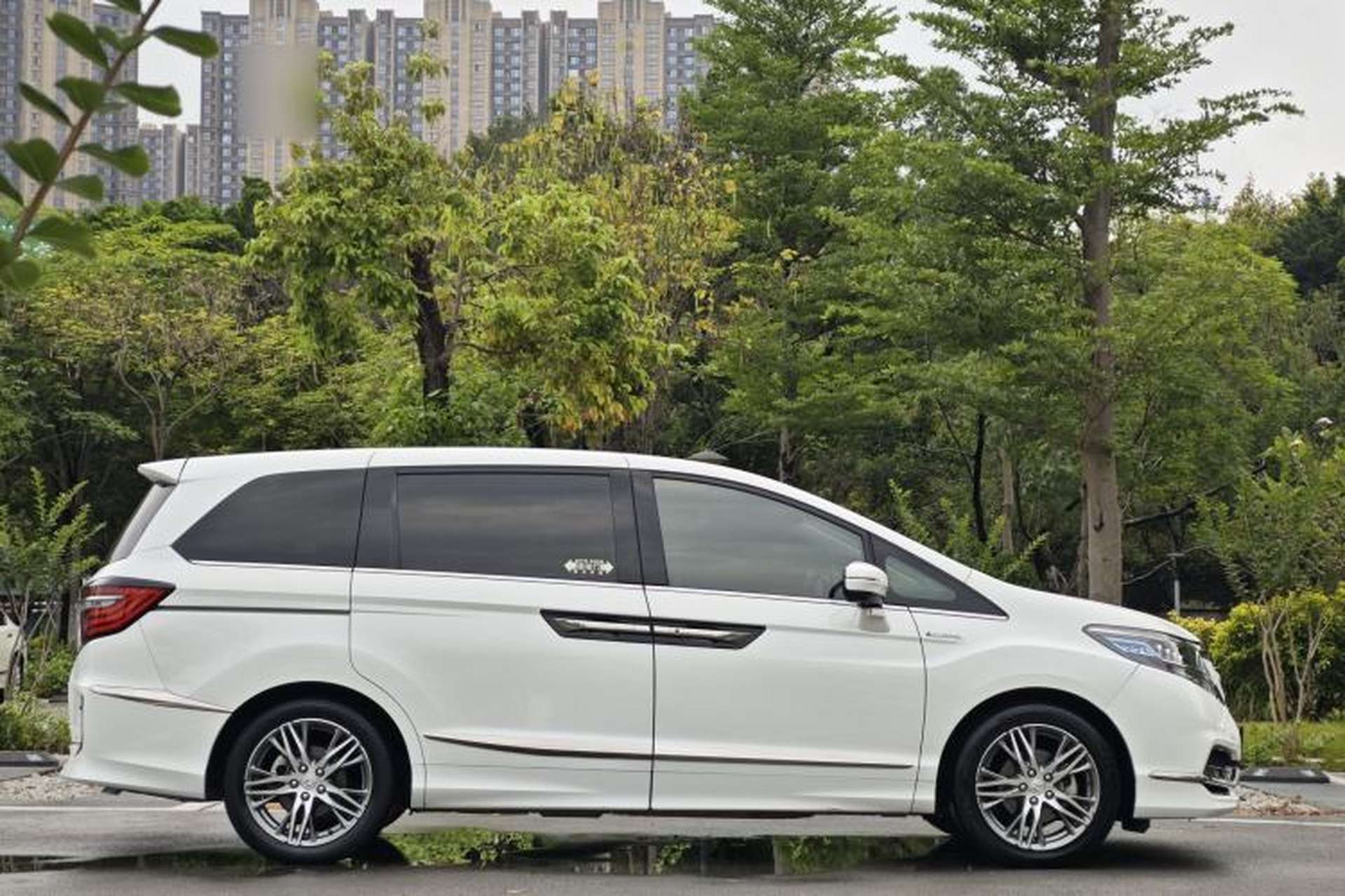 Used Honda Elysion 2019 2.0L Hybrid Luxury Edition Exterior 11