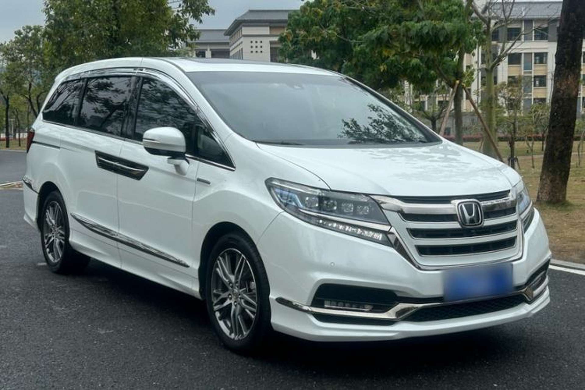 Used Honda Elysion 2019 2.0L Hybrid Supreme Edition Exterior 2
