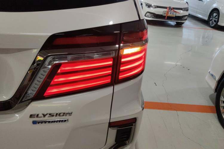 Used Honda Elysion 2019 2.0L Hybrid Luxury Edition Exterior 3