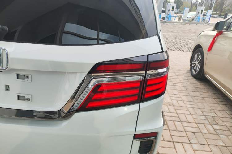 Used Honda Elysion 2019 2.0L Hybrid Luxury Edition Exterior 3