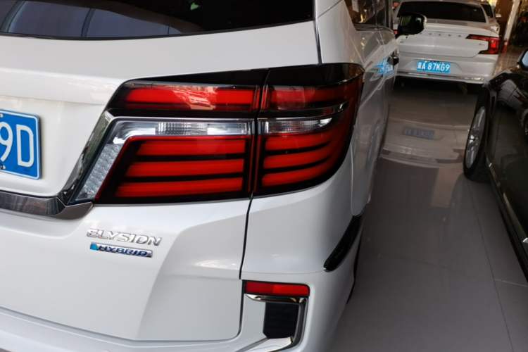 Used Honda Elysion 2019 2.0L Hybrid Luxury Edition Exterior 3