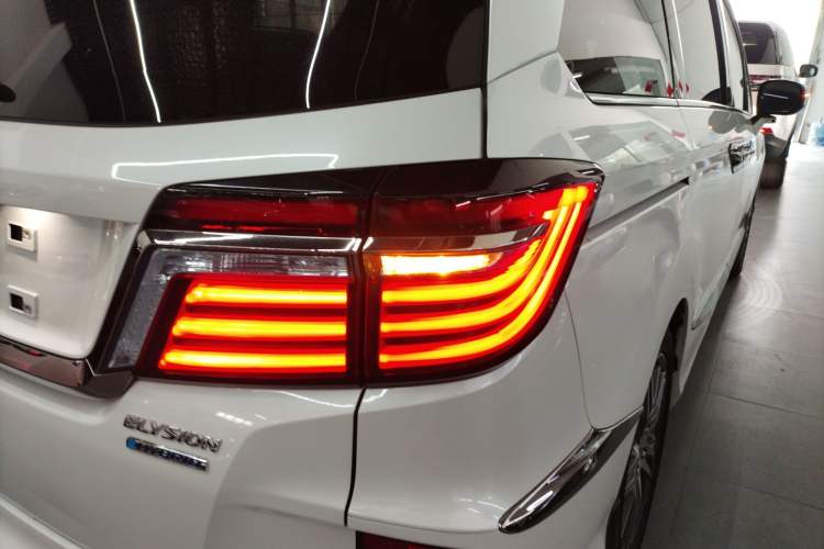 Used Honda Elysion 2019 2.0L Hybrid Luxury Edition Exterior 3