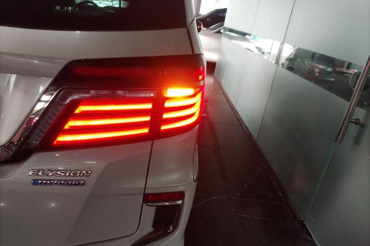 Used Honda Elysion 2019 2.0L Hybrid Luxury Edition Exterior 6
