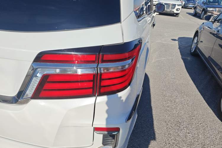 Used Honda Elysion 2019 2.0L Hybrid Supreme Edition Exterior 6
