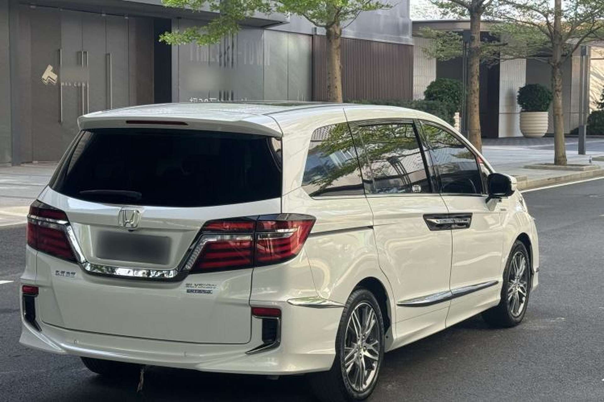 Used Honda Elysion 2019 2.0L Hybrid Luxury Edition Exterior 9