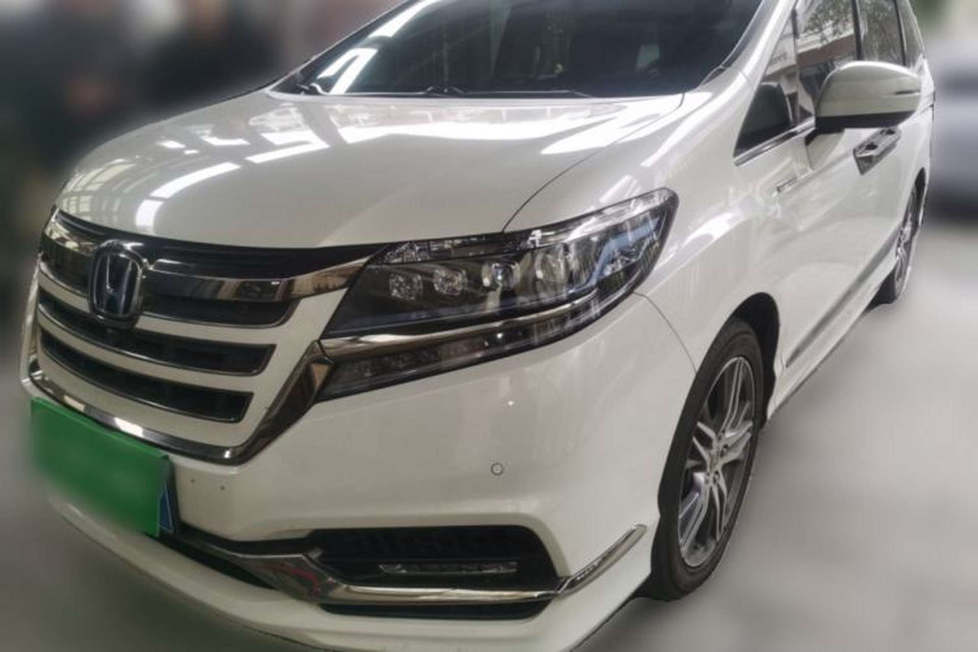 Used Honda Elysion 2019 2.0L Hybrid Supreme Edition Front Left 45 Deg