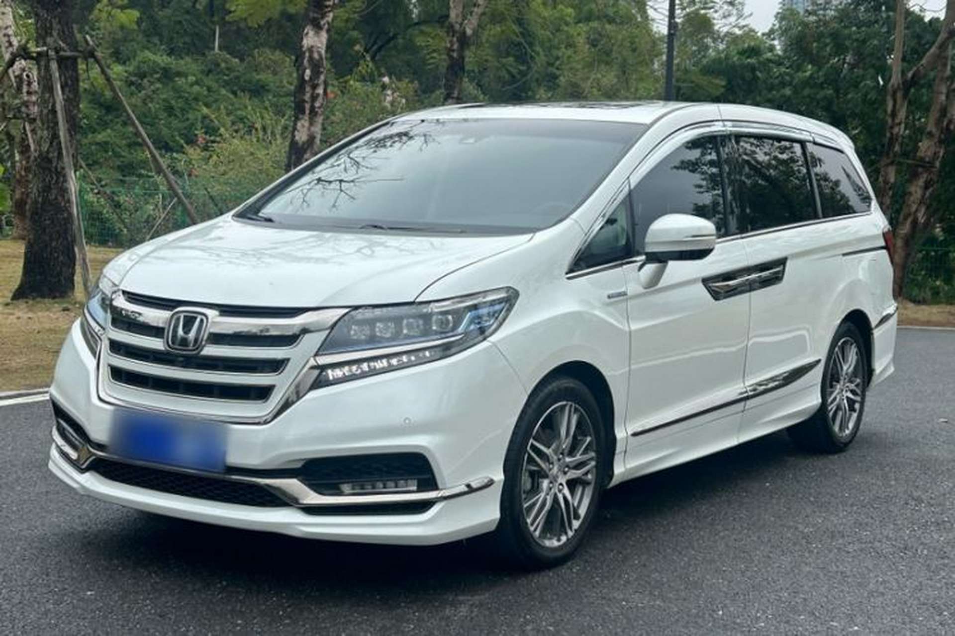 Used Honda Elysion 2019 2.0L Hybrid Supreme Edition Front Left 45 Deg