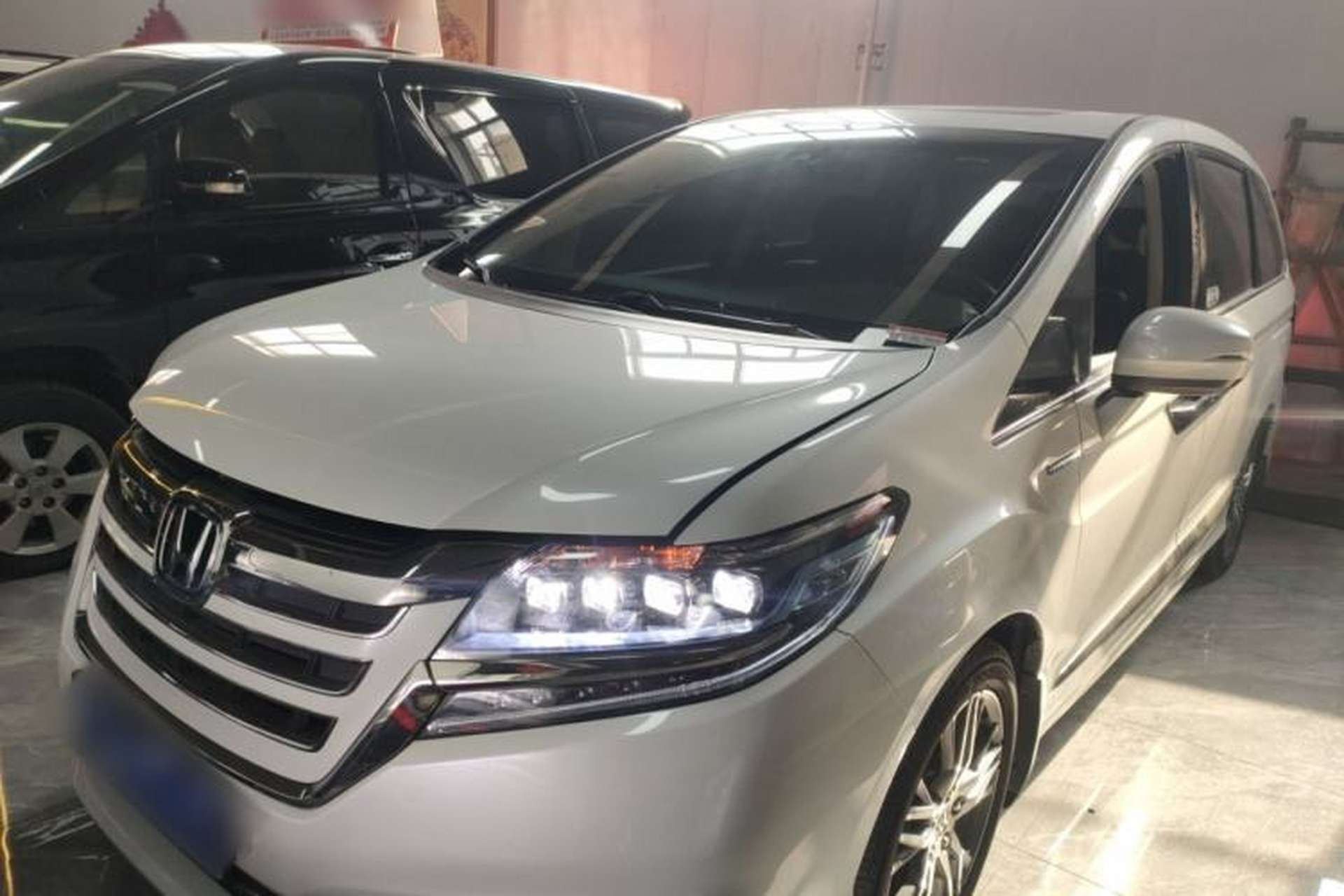 Used Honda Elysion 2019 2.0L Hybrid Luxury Edition Front Left 45 Deg