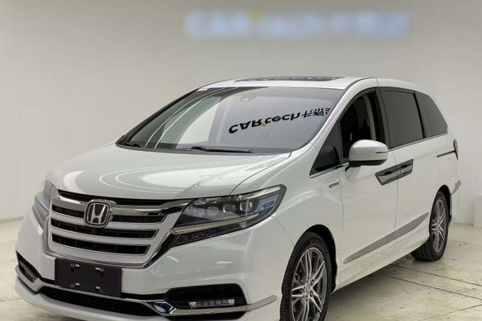 Used Honda Elysion 2019 2.0L Hybrid Supreme Edition Front Left 45 Deg