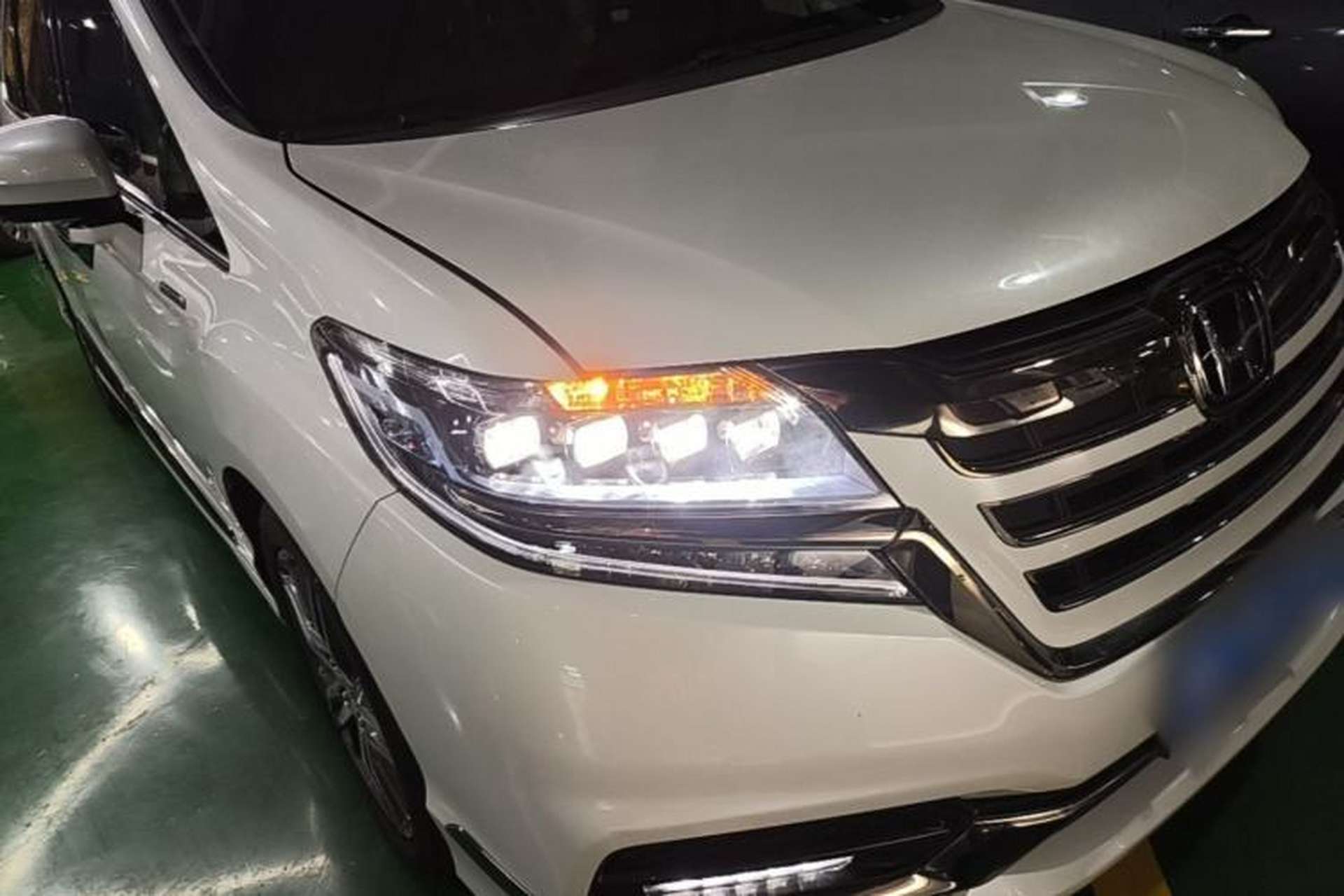 Used Honda Elysion 2019 2.0L Hybrid Luxury Edition Front Right 45 Deg