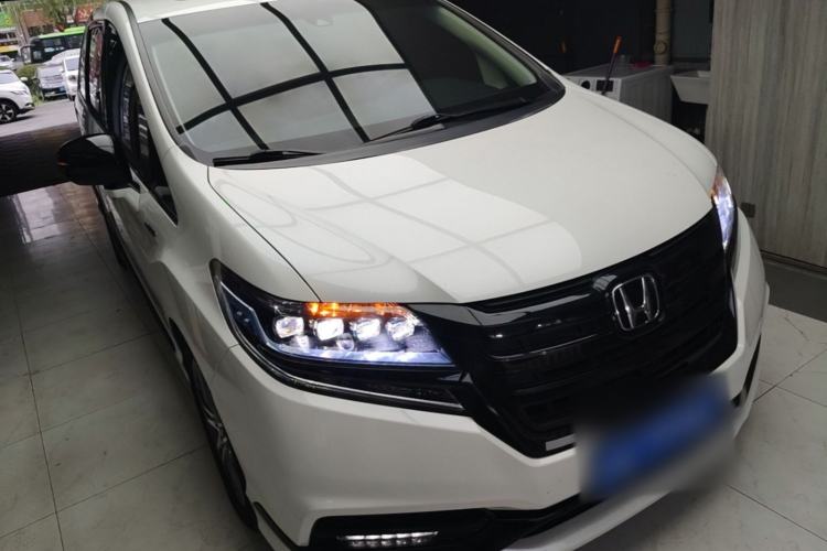 Used Honda Elysion 2019 2.0L Hybrid Supreme Edition Front Right 45 Deg
