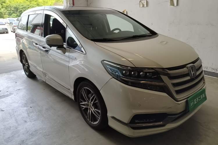Used Honda Elysion 2019 2.0L Hybrid Luxury Edition Front Right 45 Deg