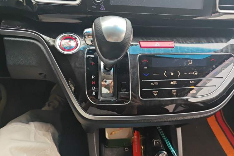 Used Honda Elysion 2019 2.0L Hybrid Supreme Edition Gear Lever