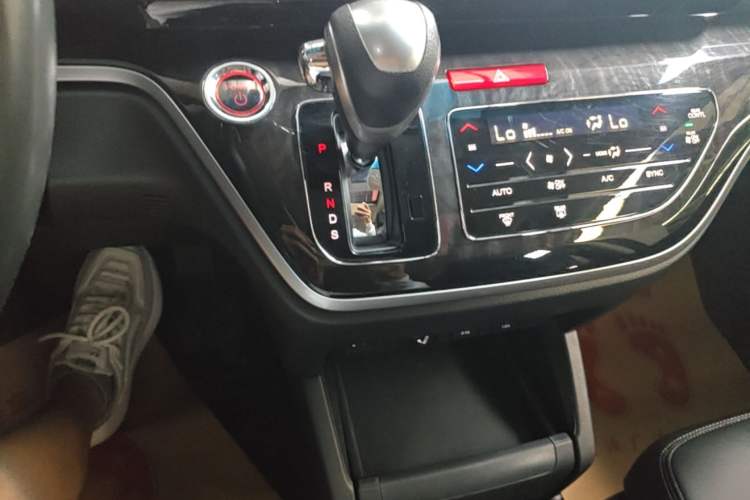 Used Honda Elysion 2019 2.0L Hybrid Supreme Edition Gear Lever