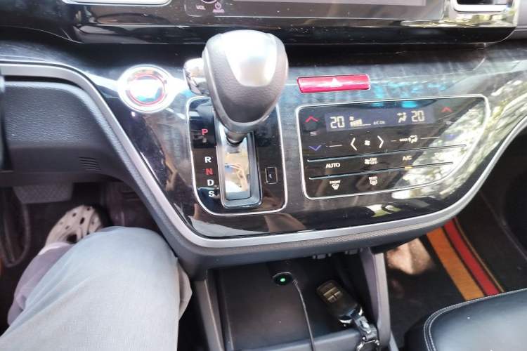 Used Honda Elysion 2019 2.0L Hybrid Luxury Edition Gear Lever