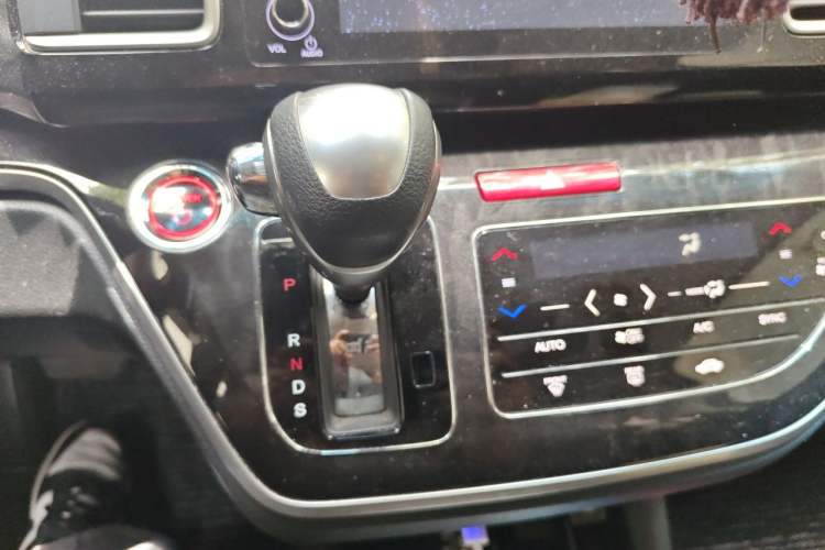 Used Honda Elysion 2019 2.0L Hybrid Luxury Edition Gear Lever