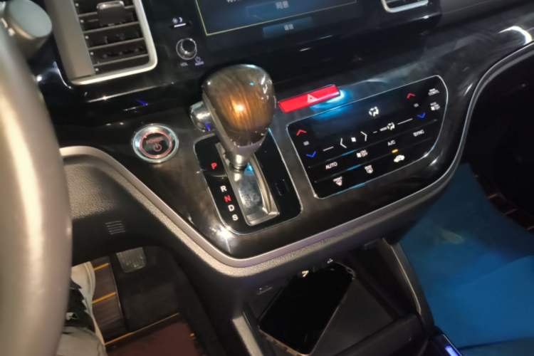 Used Honda Elysion 2019 2.0L Hybrid Luxury Edition Gear Lever