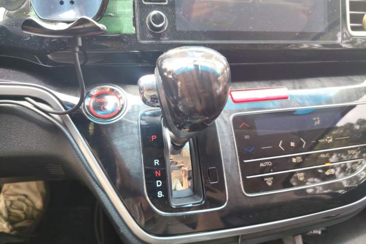 Used Honda Elysion 2019 2.0L Hybrid Luxury Edition Gear Lever