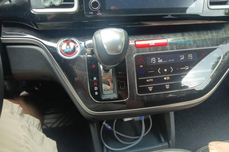 Used Honda Elysion 2019 2.0L Hybrid Luxury Edition Gear Lever