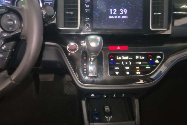 Used Honda Elysion 2019 2.0L Hybrid Comfort Edition Gear Lever