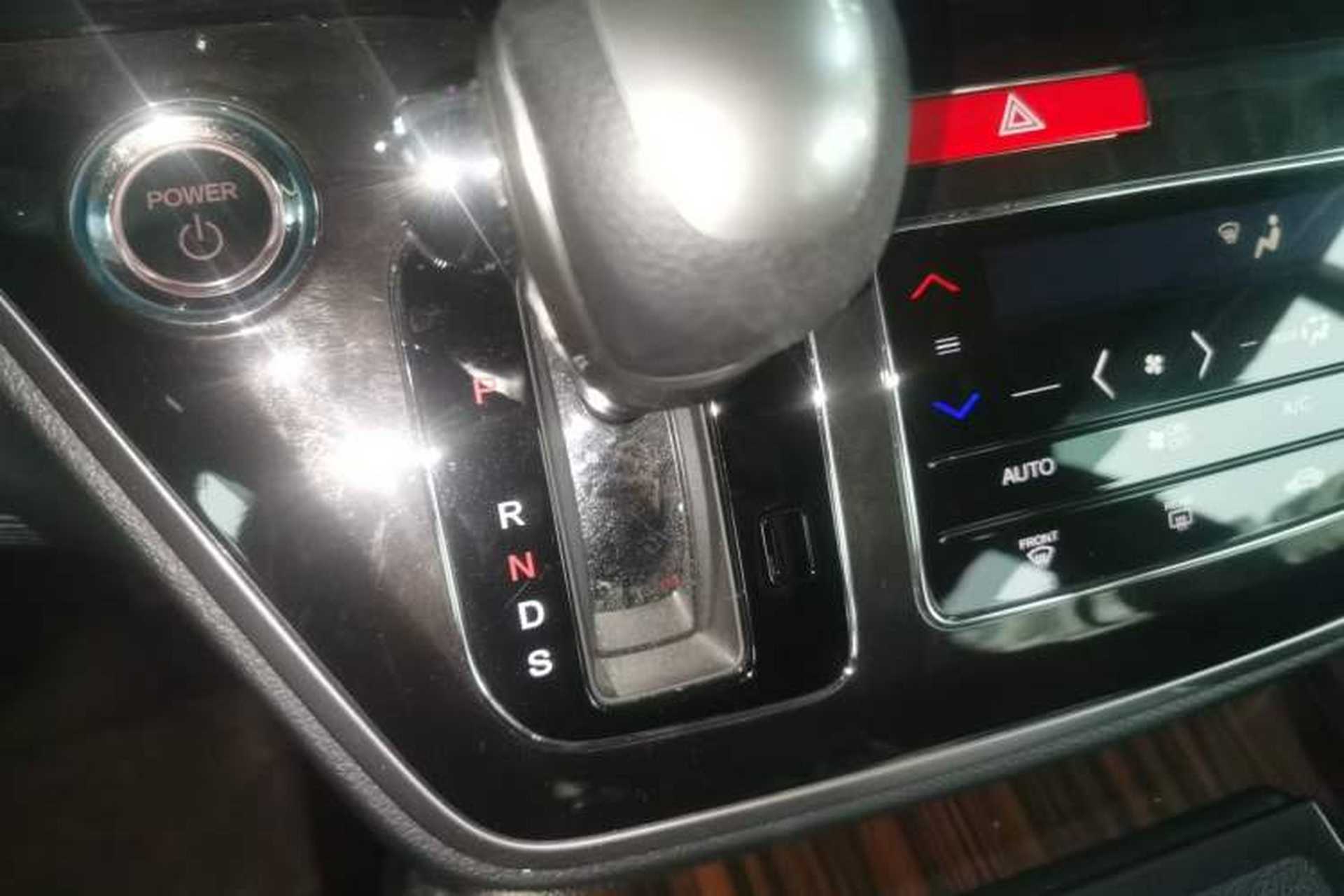 Used Honda Elysion 2019 2.0L Hybrid Supreme Edition Gear Lever
