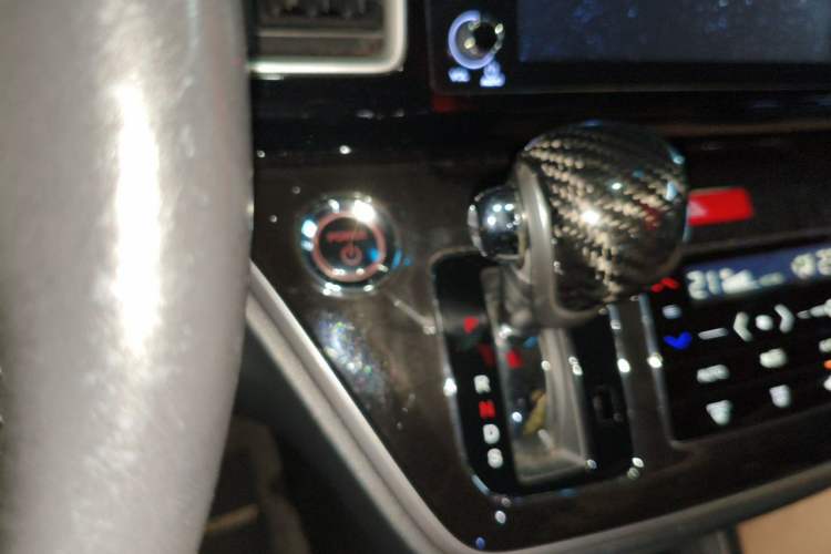 Used Honda Elysion 2019 2.0L Hybrid Luxury Edition Gear Lever