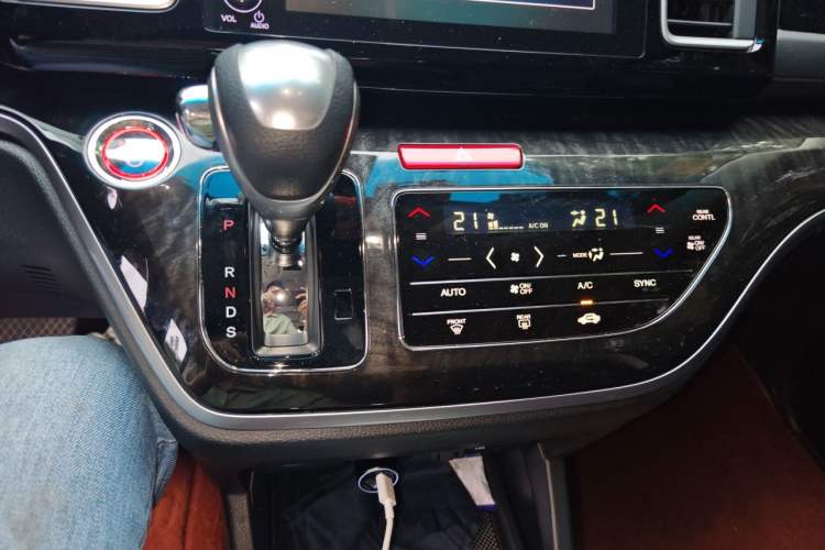 Used Honda Elysion 2019 2.0L Hybrid Luxury Edition Gear Lever